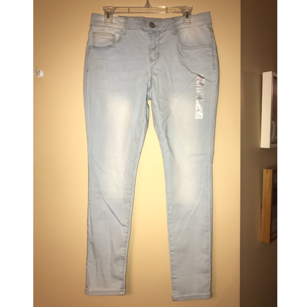 NWT SO Light Wash Skinny Jegging Jeans